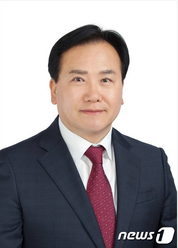 국민의힘 오산당협의장에 임명된 이권재 오산발전포럼 의장. © 뉴스1