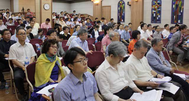 서울특별시한의사회에서는 다양한 공중보건사업을 펼치고 있다.  코로나19 이전 진행된  어르신 치매 예방 교육