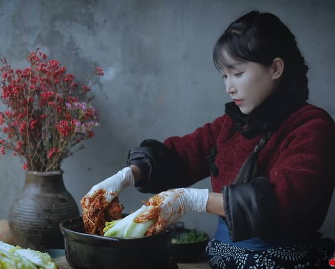 /유튜브 채널 '리쯔치(李子柒·Liziqi)'