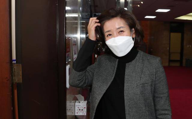 나경원 국민의힘 전 의원이 12일 국회에서 김종인 비상대책위원장실을 방문하고 있다. 연합뉴스