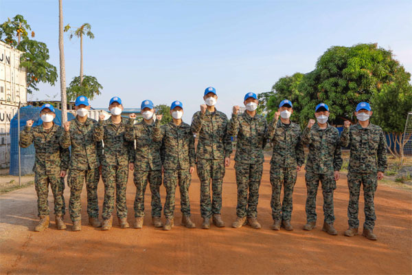 파병 임무 완수와 동료들 귀국을 위해 전역을 연기하고 휴가를 포기한 한빛부대 병사들.
  [사진 제공 = 합동참모본부]