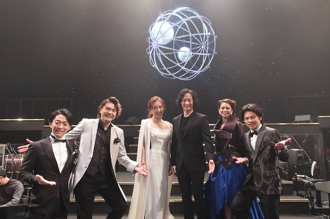 일본 신년 뮤지컬 콘서트에 참여한 슌 미조부치(MC), 타카노리 사토, 아야카 히라하라, 마이클리, 유키 코야나기, 아키노리 나카가와 [블루스테이지 제공]