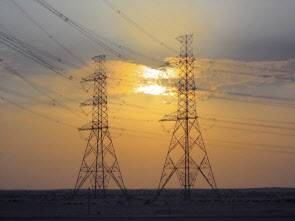 사우디 쿠라야 발전소 연계 Part1 380KV 송전선로 공사(유사공사). [현대건설 제공]