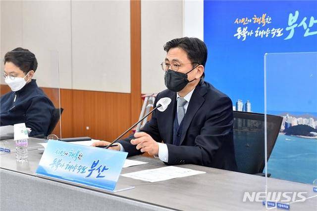 [부산=뉴시스] 허상천 기자 = 부산시는 12일 오전 가덕신공항 조속 건설을 위해 구성된 행정지원 TF인 ‘가덕신공항 부울경 추진단’의 첫 공식 회의를 개최하고 국회 특별법 제정 추진 방안 등을 논의 했다. 2020.01.12. (사진 = 부산시 제공) photo@newsis.com