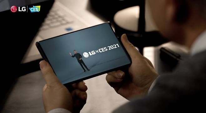 'CES 2021' LG 프레스 콘퍼런스에서 'LG 롤러블'이 나오는 장면. LG전자 제공
