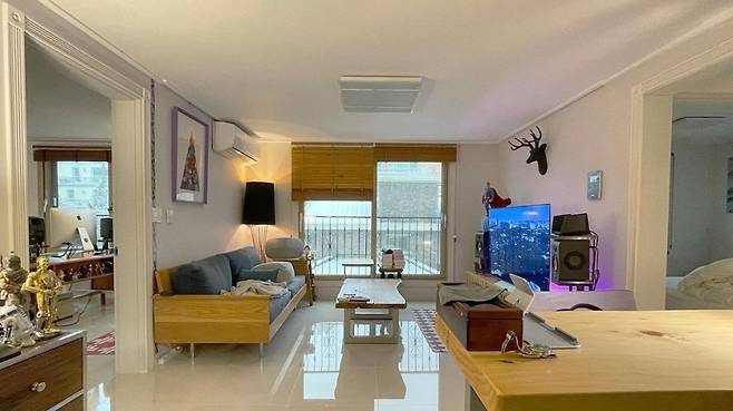 ▲ 허지웅이 집을 공개했다. 출처ㅣ허지웅 SNS