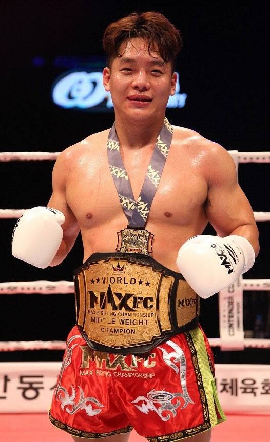 MAXFC 두 체급 챔피언 김준화. 사진=MAXFC