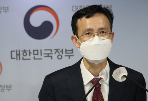 김진해 개인정보보호위원회 대변인이 13일 정부서울청사에서 관계부처와 합동으로 주요 공공기관에 대한 개인정보 실태점검을 추진한다고 발표하고 있다.(사진=연합뉴스)