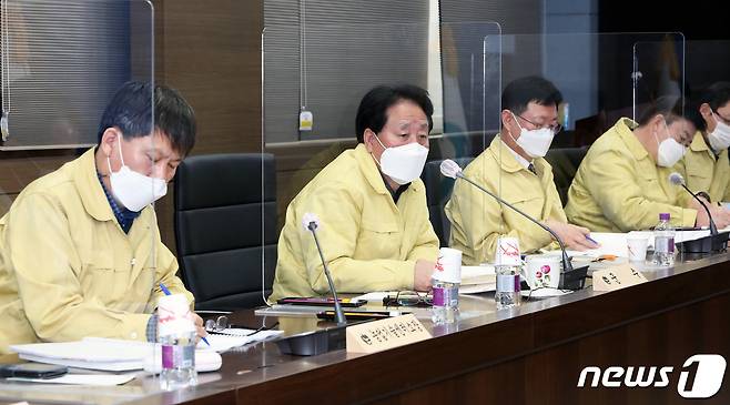 강원 인제군은 지난 11~13일 군청에서 2021년 군정 업무보고회를 갖고 7대 핵심전략 사업을 점검했다. (인제군 제공)© 뉴스1