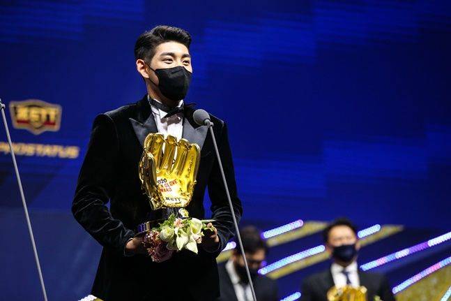 외야수 골든글러브 수상한 이정후. ⓒ 뉴시스