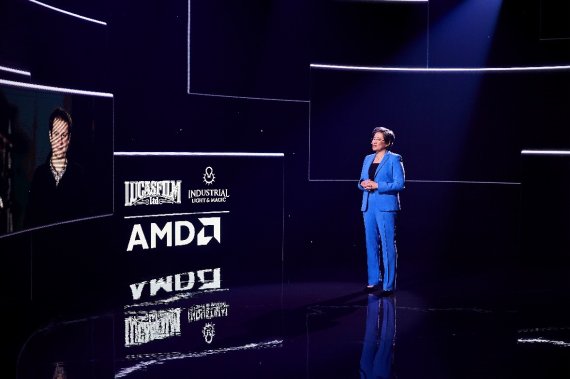 리사 수 AMD CEO가 CES 2021 기조연설에서 루카스필름 기술 담당 프랑수아 샤르보디안 부사장과 화상을 통해 대화하고 있다. AMD 제공