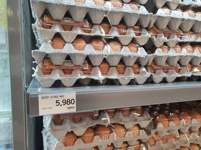 12일 이마트 은평점 계란 한판(30개입) 가격. 맹하경 기자