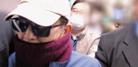 2019년 3월 23일 심야에 태국으로 출국하려다 현장에서 출국금지당한 김학의 전 법무부차관이 공항을 벗어나고 있다 Jtbc 캡쳐