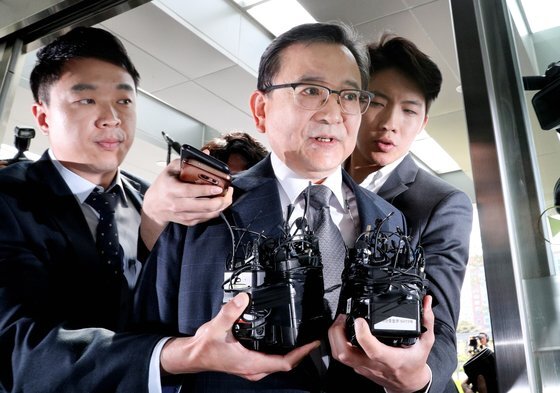 뇌물수수 및 성범죄 의혹을 받는 김학의 전 법무부 차관. 임현동 기자