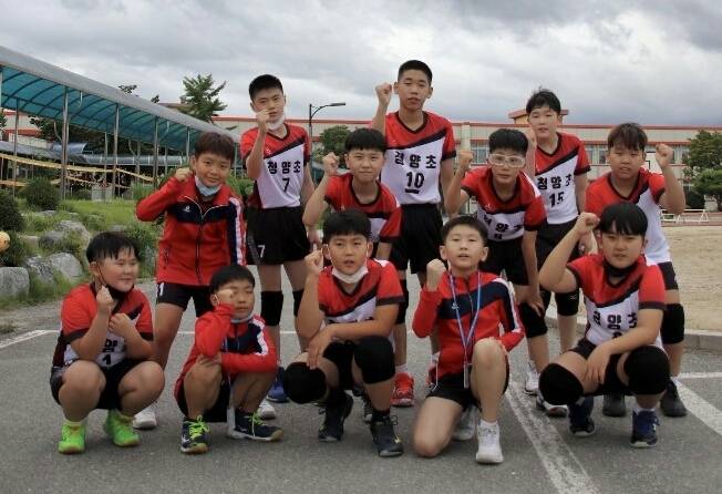 ▲ 청양초 배구부 선수단.