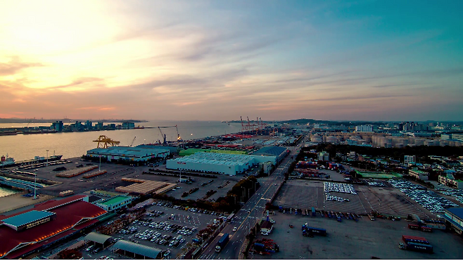 경기도 평택시 포승읍에서 충남 당진시 송산면까지 아우르는 평택당진항. 경기평택항만공사