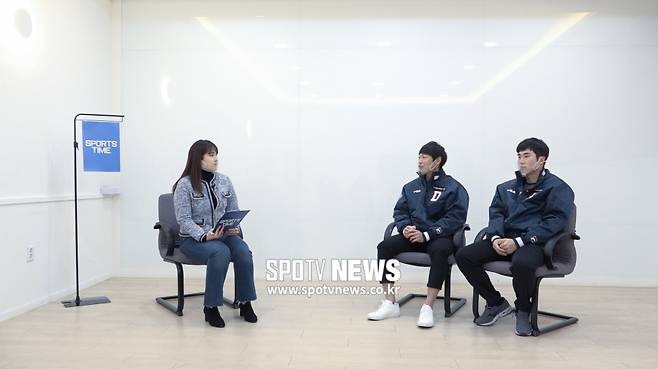 ▲ 스포츠타임과 인터뷰를 하고 있는 정수빈(가운데)과 허경민(오른쪽) ⓒ 스포티비뉴스