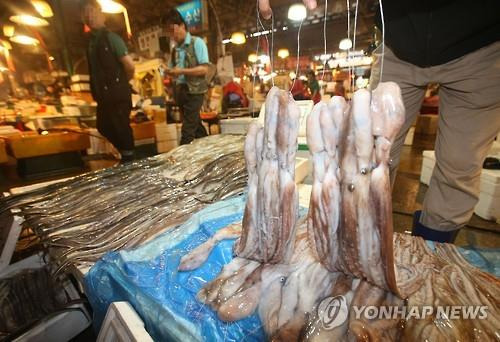 수산시장에서 판매되는 낙지 [연합뉴스 자료사진. 재판매 및 DB금지]