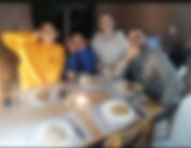 사진 찍은 사람을 포함해 5명이 모인 것으로 추정되는 B선수의 저녁 식사 장면 [인스타그램 캡처. 재판매 및 DB 금지]