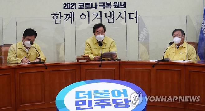 최고위 발언하는 이낙연 (서울=연합뉴스) 진성철 기자 = 더불어민주당 이낙연 대표가 13일 국회에서 열린 최고위원회의에서 발언하고 있다. zjin@yna.co.kr