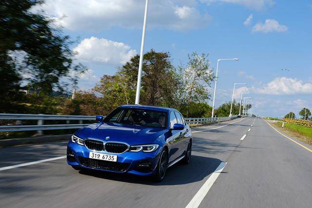 BMW 330i M 스포츠 패키지