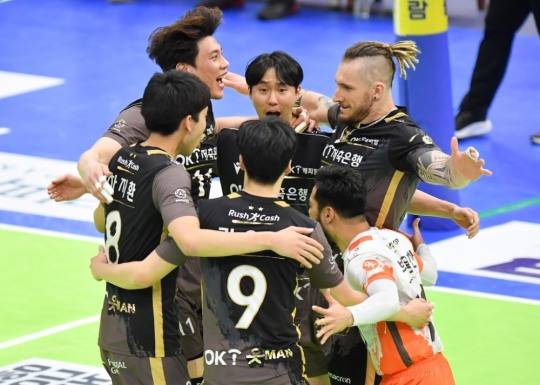 OK금융그룹 선수단 [한국배구연맹 제공]