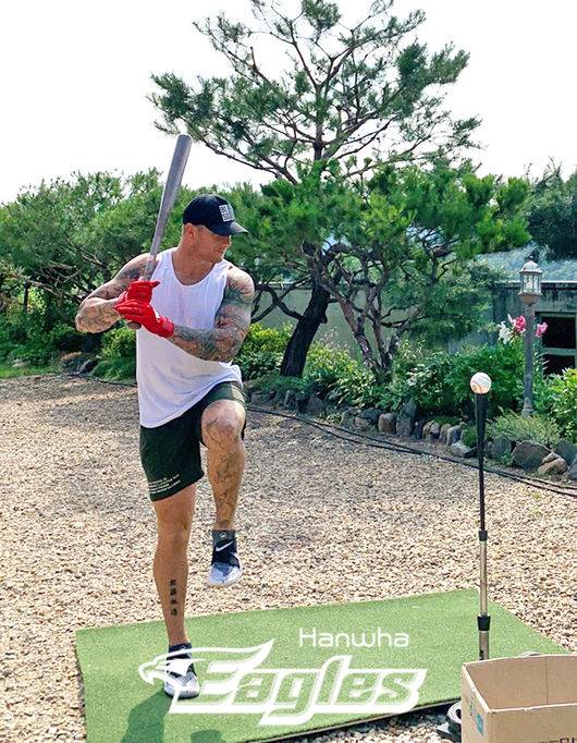 [사진] 지난해 7월 옥천 단독 주택에서 격리하며 훈련하던 브랜든 반즈 /한화 이글스 제공