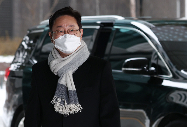 박범계 법무부 장관 후보자가 11일 서초동 서울고검에 마련된 인사청문회 준비 사무실로 출근하고 있다./연합뉴스