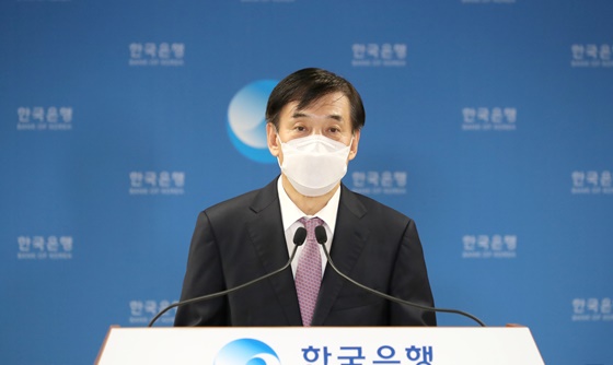 이주열 한국은행 총재가 오늘(15일) 오전 한국은행에서 열린 통화정책방향 기자간담회에서 발언하고 있다. 사진=뉴스1/한국은행 제공