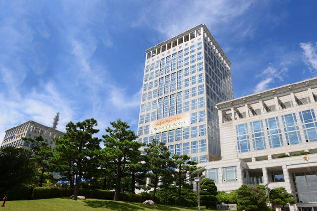 부산시청 전경. 한국일보 DB