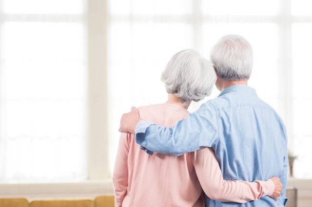 퇴행성 뇌질환을 예방하기 위해서는 좌뇌, 우뇌를 골고루 자극해 활성화해야 한다. /사진=클립아트코리아