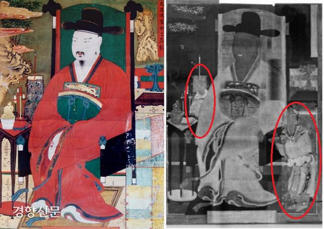 최치원의 초상화인 ‘운암영당고운선생 진영’(경남 유형문화재 187호). 의자에 앉아 화면 왼쪽을 응시하고 있는 전신상의 최치원을 그렸다. 2009년 국립진주박물관의 X선 촬영결과 이 영정의 제작시기·장소를 알리는 화기(畵記)와 함께 두 동자승의 모습이 나타났다. |최현욱·곽홍인·신용비의 논문에서