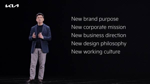 송호성 기아 사장 “기아 브랜드의 변화는 단순하게 회사의 이름과 로고 디자인을 바꾼 것에 그치는 것이 아니라, 새로운 비즈니스 영역으로의 확장을 통해 전 세계 고객의 다양한 요구를 충족시키고 새로운 지평을 열겠다는 의지가 담겼다” [사진제공=기아]