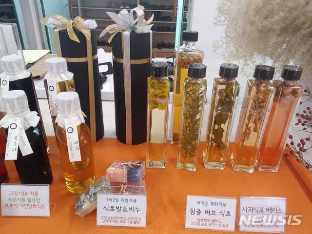 【고창=뉴시스】 = 전북 고창군이 먹거리 산업 천년대계를 잊기 위해 식초문화도시로 발돋움한다. 고창에서 생산된 각종 식초제품. (사진 = 고창군 제공)  photo@newsis.com