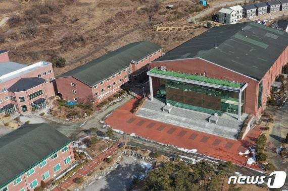 사진설명: 경북 상주시 화서면 상용리 봉황산 끝자락에 위치한 BTJ 열방센터 모습. (출처: 뉴스1)