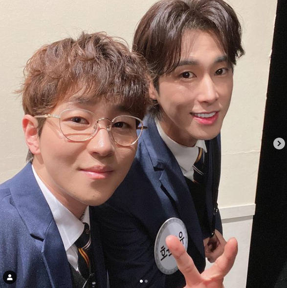 Singer DinDin has released a warm two-shot with Yunho.DinDin told his Instagramgram on the 16th, Todays Knowing Brother Yunho X DinDin scramble!It is a beautiful time when Yunho confirmed that the best friend I met after the start of my social life is DinDin, which is not one-sided love.And released a photo taken with Yunho.The two appeared together on the JTBC entertainment program Knowing Brother on the day and showed off their extraordinary friendship.Yunho said, The strongest Changmin is a family, and Son Ho-joon is a friend before his debut. After starting his social life, he said, DinDin, who can be said to be my best friend. IMBC  DinDin Instagram Capture