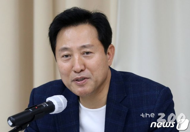 (서울=뉴스1) 이재명 기자 = 오세훈 전 서울시장이 지난해 10월22일 오후 서울 마포구 현대빌딩에서 열린 더 좋은 세상으로(마포포럼)에서 발언을 하고 있다. 2020.10.22/뉴스1