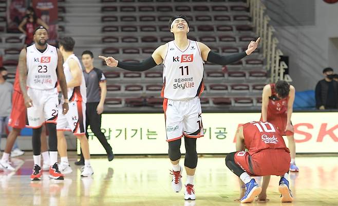 ▲ 양홍석은 연장까지 간 접전에도 집중력을 잃지 않았다. 팀 내 최다 득점과 리바운드로 승리를 이끌었다 ⓒ KBL