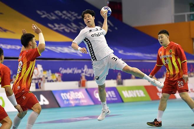 16일 상무를 상대로 슛을 던지는 하남시청 신재섭. [대한핸드볼협회 제공. 재판매 및 DB 금지]