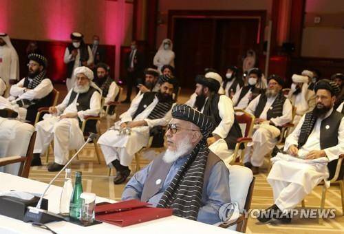 지난해 9월 12일 카타르 도하의 아프가니스탄 평화협상 개회식에 참석한 탈레반 대표단. [AP=연합뉴스]