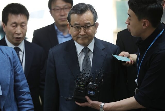 김학의 전 법무부 차관이 지난 2019년 5월 영장실질심사를 받기 위해 법원에 출석하고 있다. 백소아 기자