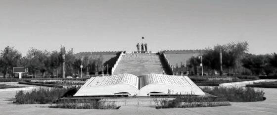 덩샤오핑은 펑위샹의 업적을 높이 평가했다. 펑이 북벌을 결의한 우위안에 거대한 기념광장을 조성했다. [사진 김명호]