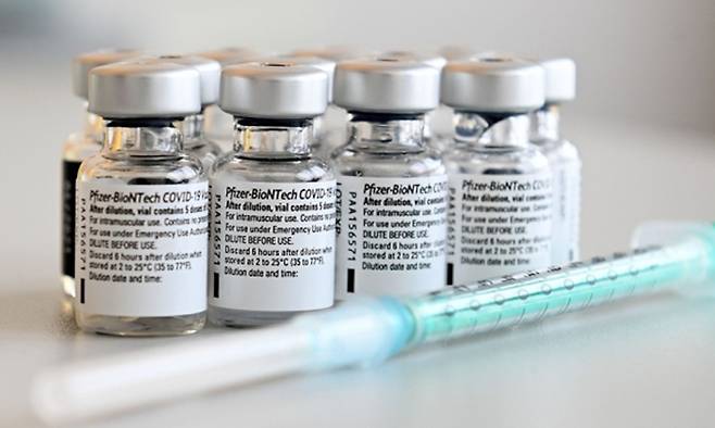 미국 제약사 화이자와 독일 바이오엔테크가 공동 개발한 신종 코로나바이러스 감염증(코로나19) 백신. AFP연합뉴스