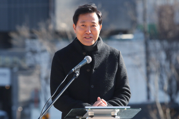 국민의힘 소속 오세훈 전 서울시장이 17일 오전 서울 강북구 북서울꿈의숲에서 기자회견을 열고 서울시장 보궐선거 출마를 선언하고 있다. 2021. 1. 17 국회사진기자단