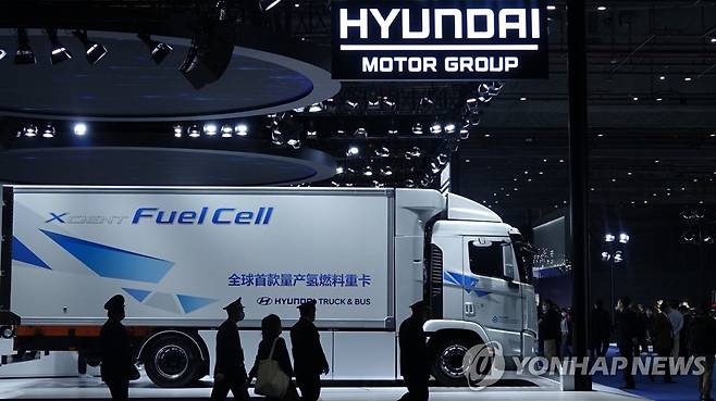 제3회 중국 수입박람회 전시된 현대차 엑시언트 수소전기트럭 [촬영 차대운]