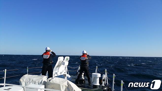 17일 오전 9시 37분쯤 강원 양양군 현남면 남애항 인근 해상에서 다이버 1명이 실종돼 해경이 수색을 벌이고 있다. (속초해경 제공) © 뉴스1