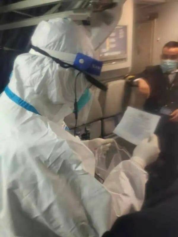 상하이 세관에 도입된 AR글래스 (사진=상하이 세관 과기처)