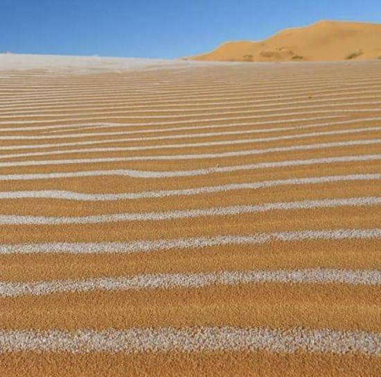 ▲눈 내린 사막 모습 (사진 출처 = 카림 부셰타타 SNS 캡처)