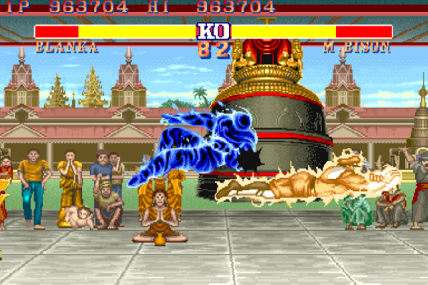 (막으면 가드 대미지.. 맞으면 저렇게 푸른 화염에 휩싸이게 된다.. 매우 아프다)