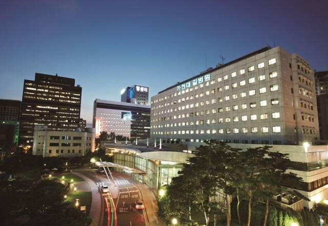 가천대 길병원 내시경실에서 ‘닥터앤서 대장내시경실’ 현판식을 18일 개최했다./사진=가천대 길병원